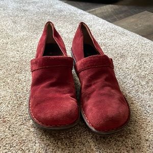Born shoes red corduroy size 10